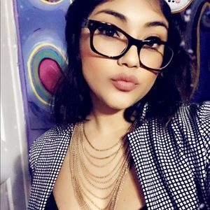 Meet your Posher, Janet